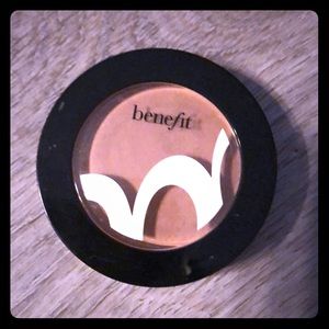 Benefit cosmetics soft shoulder eye shadow